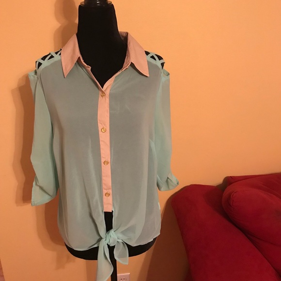 Heart Soul Tops - Beautiful Mint Colored Blouse.
